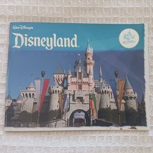 Walt Disney's Disneyland Pictorial Souvenir Book 1995 40 Years of Adventure